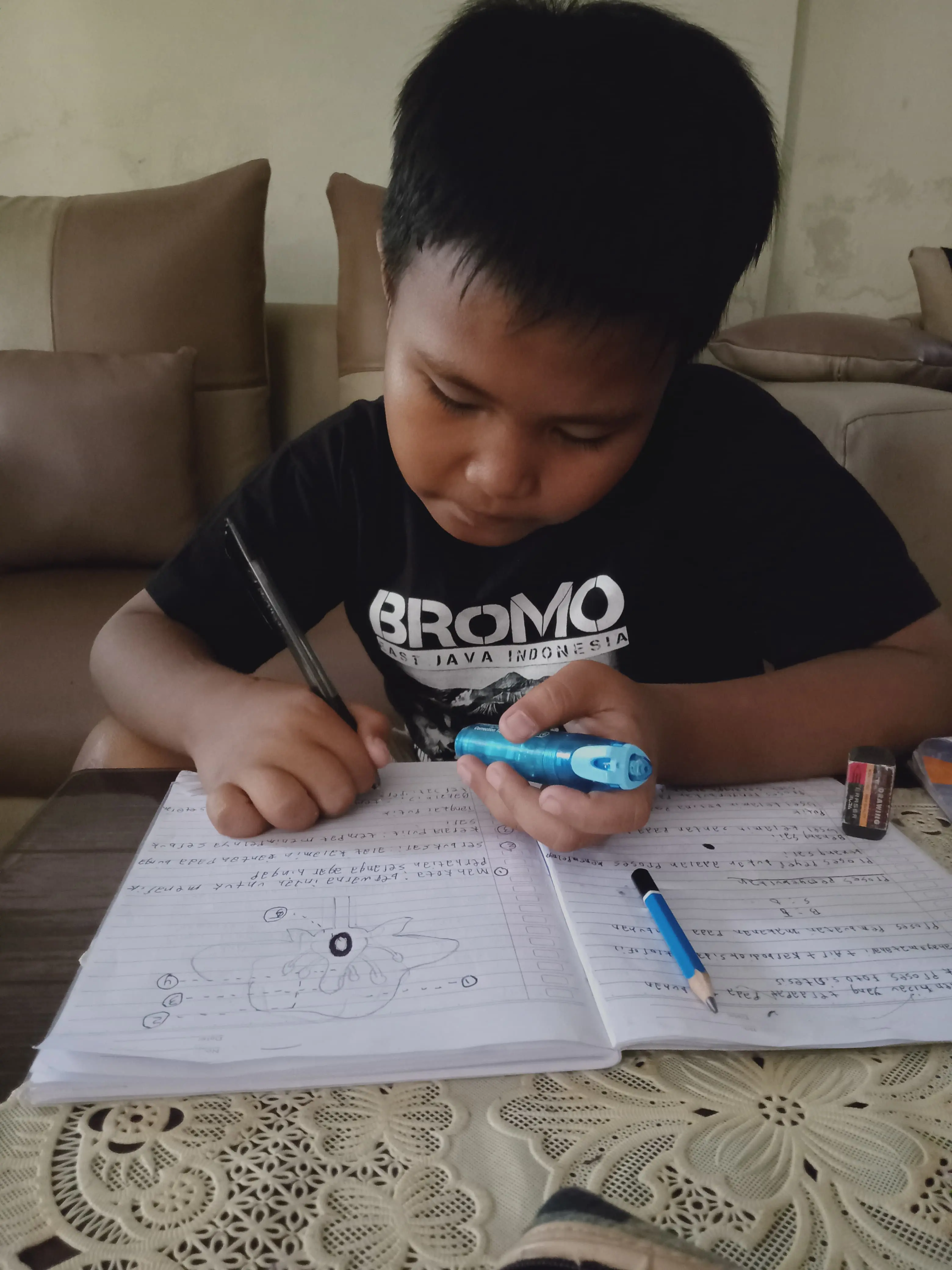 Siswa belajar bersama Brillian Edu